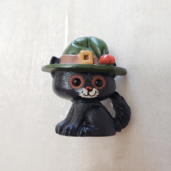Hallmark Card Inc. Vintage Halloween Black Witch Kitten Cat Figural Pin - Picture 2 of 6